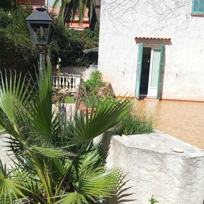 Studio De 14M2 Dans Une Maison Cagnes-sur-Mer Eksteriør bilde