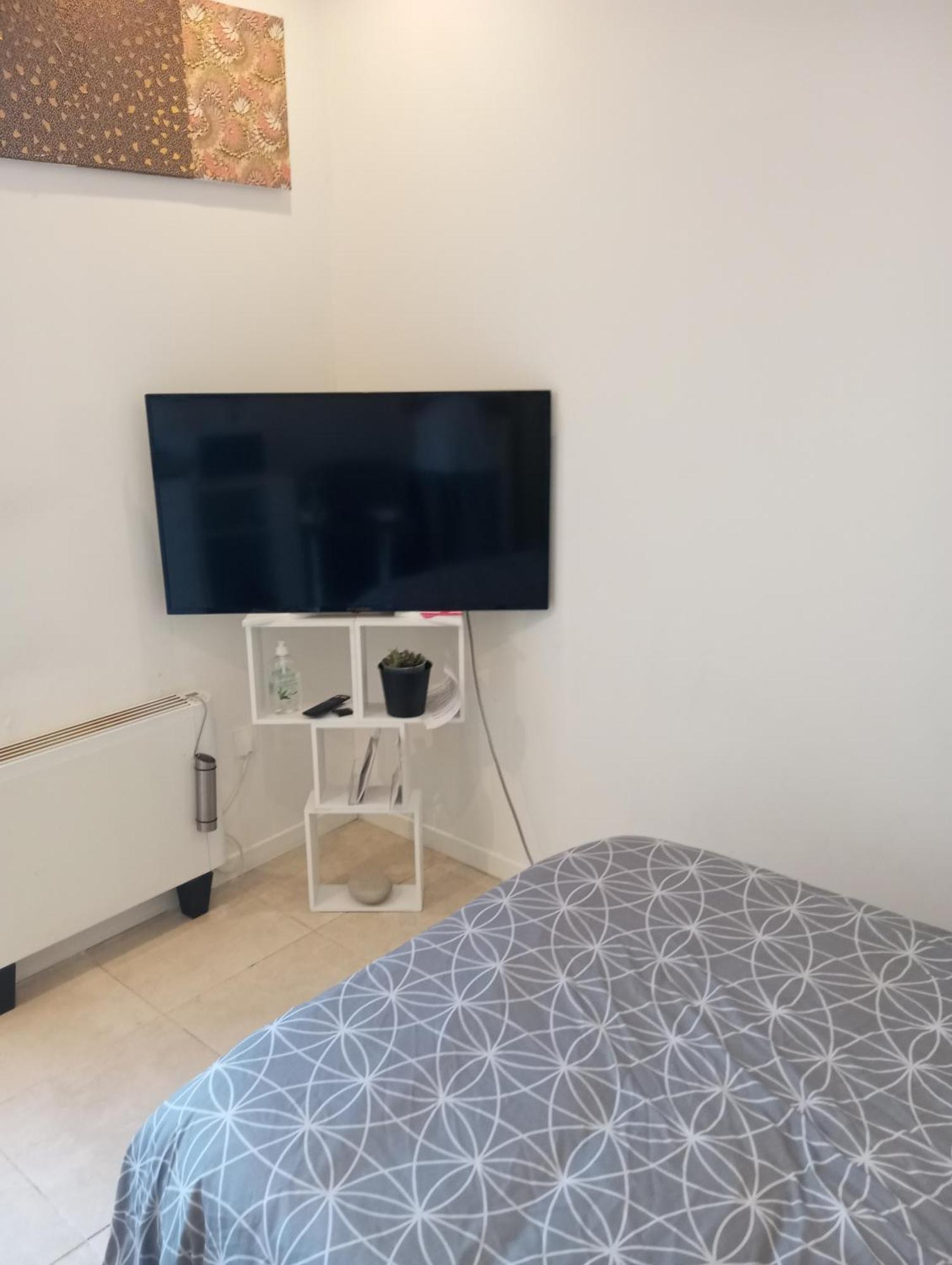 Studio De 14M2 Dans Une Maison Cagnes-sur-Mer Eksteriør bilde